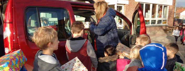 Operation Shoe-Box in businesses, schools and everywhere in Belgium :: Because everybody deserves a Christmas present