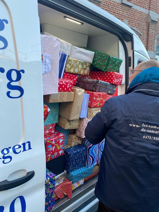 Operation Shoe-Box in businesses, schools and everywhere in Belgium :: Because everybody deserves a Christmas present
