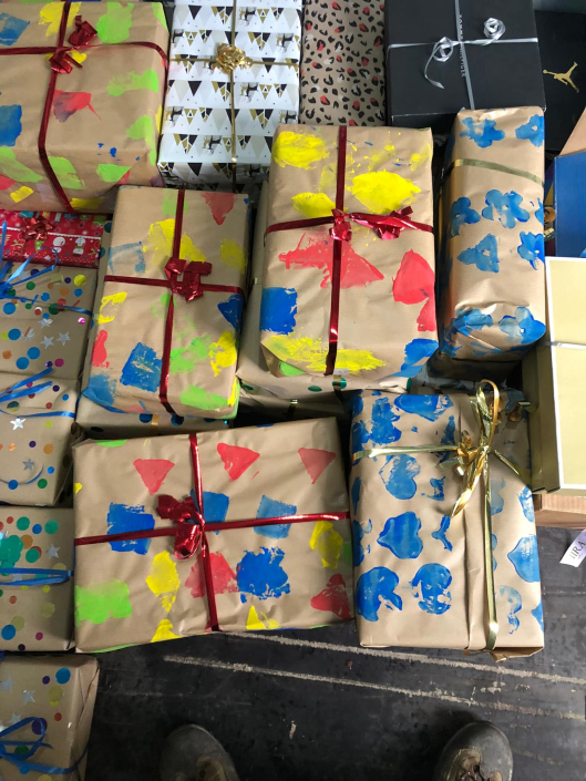 Operation Shoe-Box in businesses, schools and everywhere in Belgium :: Because everybody deserves a Christmas present